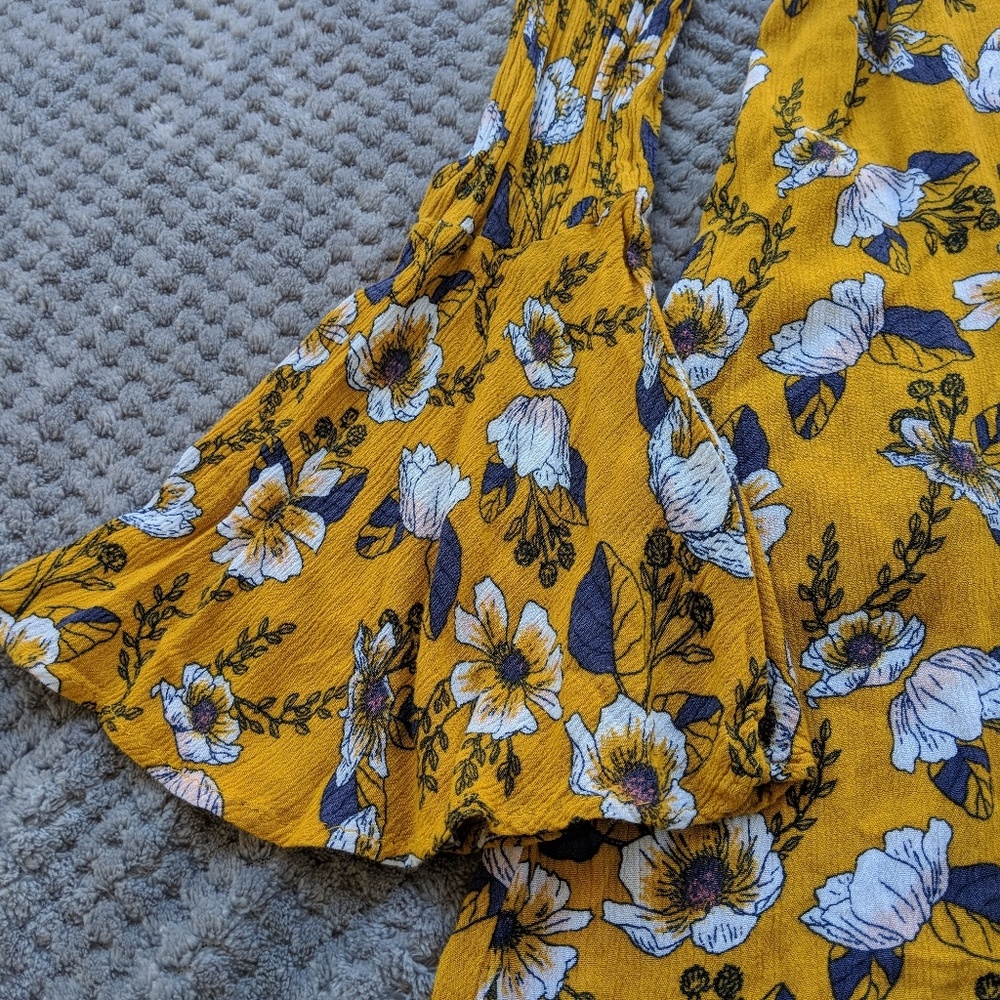 SOLD 🌼🌵Floral Boho Bell-Sleeve Dress 🌵🌼 - Picture 3 of 6